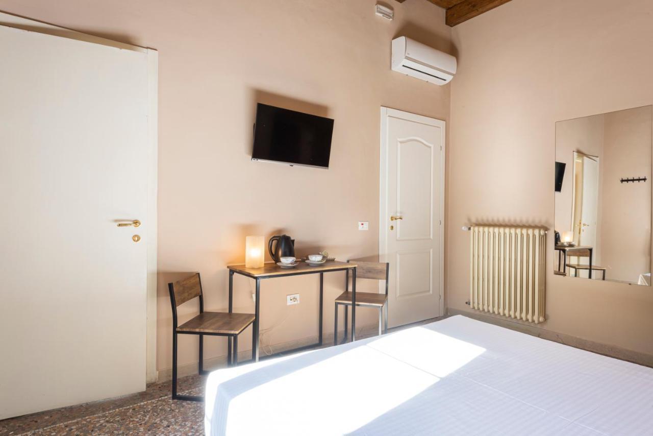 La Torre Garbata Hotel Pisa Bagian luar foto